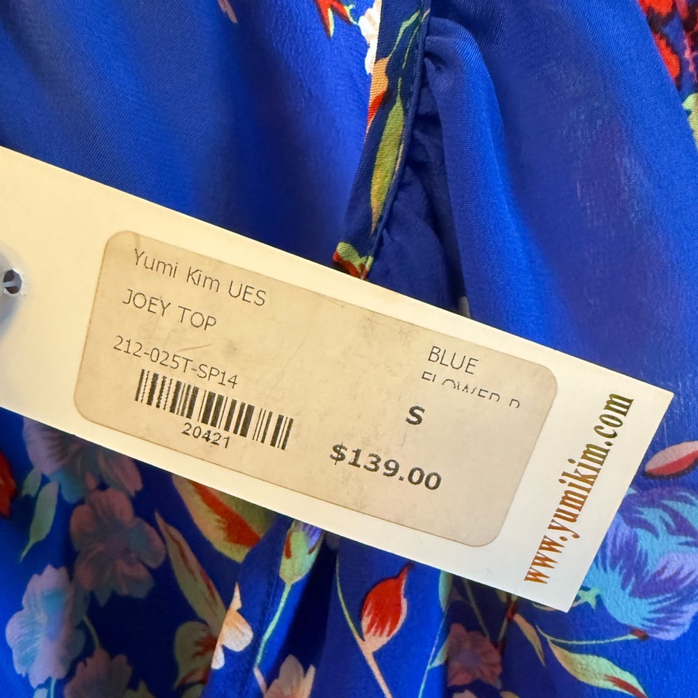 Yumi Kim x Revolve Joey Blue Flower 100% Silk
Blouse Size Small - Picture 4 of 6